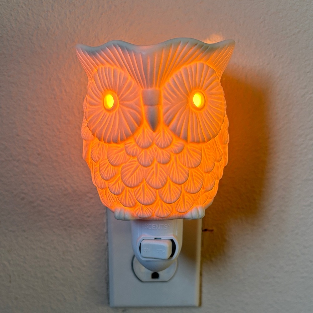 🦉 Scentsy white Whoot Owl Mini Wax Warmer